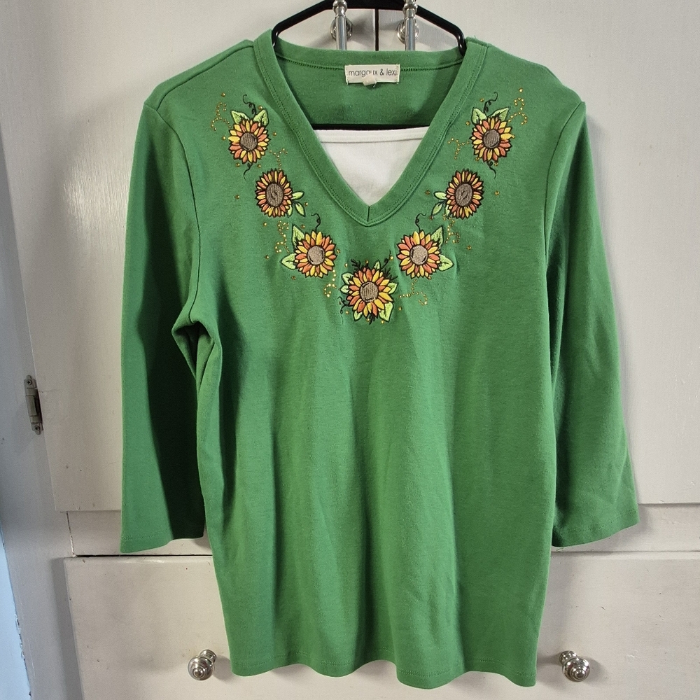 Margaux & Lexi Size M Green With Embroidered Sunflowers 3/4 Length Sleeve Shirt